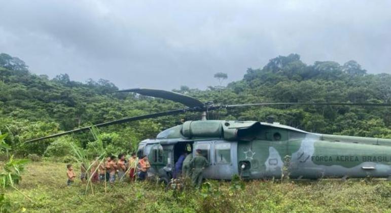 Evacuação médica na Terra Yanomami, em Roraima