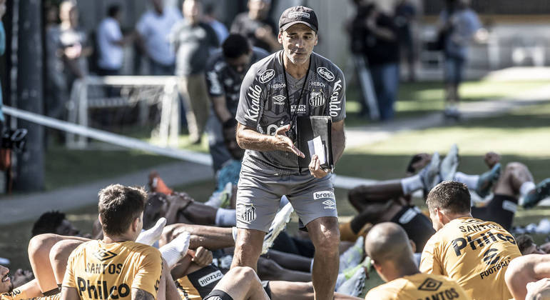 Bustos vê Santos em evolução apesar da derrota para o rival Palmeiras
