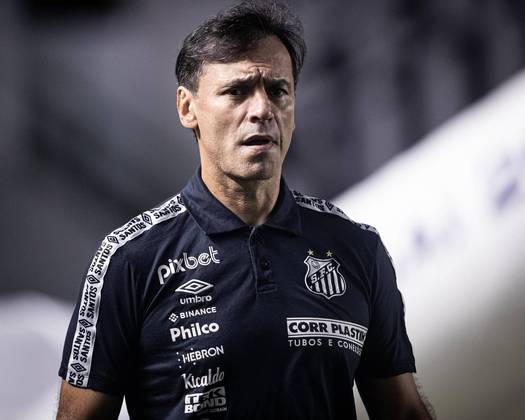 Fabián Bustos (Santos)O técnico argentino deixou o comando do Santos após uma sequência de 13 jogos sem uma vitória sequer. A gota d'água foi a eliminação para o Deportivo Táchira-VEN, nas oitavas de final da Copa Sul-Americana