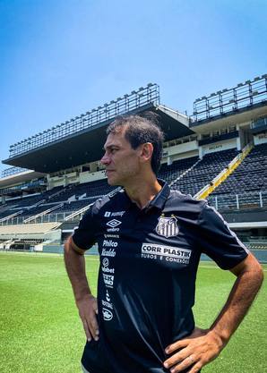 Técnico santista Fabián Bustos: foco agora é o Fluminense
