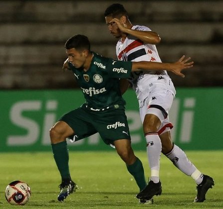 Fabinho (Palmeiras) – 18 e 10 meses: o volante estreou no empate Corinthians 2x2 Palmeiras, em 03/03/2021.