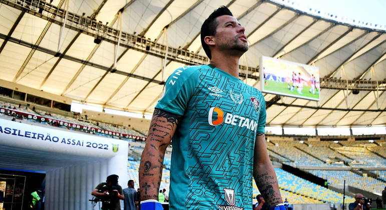 Fábio, do Fluminense, é o goleiro com mais defesas difíceis no Brasileirão