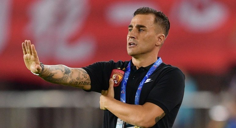 Fabio Cannavaro (Itália) - 48 anos - Último clube: Guangzhou Evergrande - Desempregado desde setembro de 2021 - Construiu sua carreira como treinador em clubes de mercados alternativos, como na Arábia Saudita e China. Chegou a assumir o comando da seleção chinesa