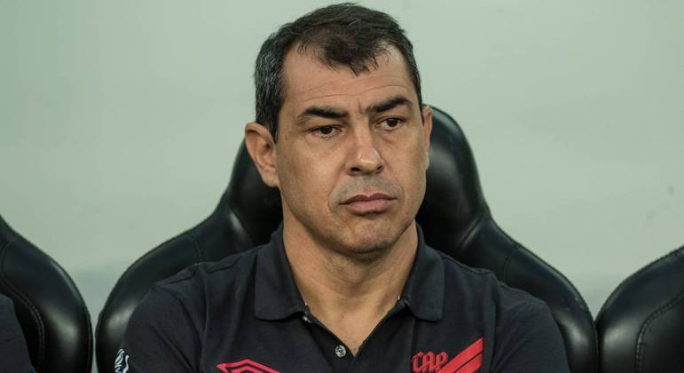 Carille deixa o comando do Athletico depois de apenas sete jogos e 21 dias no cargo

