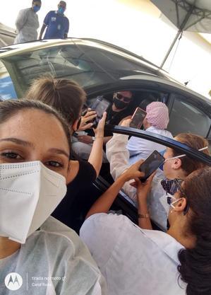 Cantor foi tietado em posto de saúde