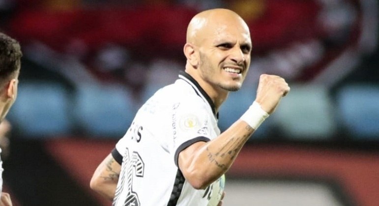 Fábio Santos, autor do gol do Timão, no primeiro tempo