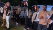Fábio Santos é flagrado fumando em festa que reuniu elenco corintiano