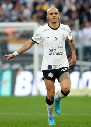Fábio Santos será um dos desfalques na capital paranaense