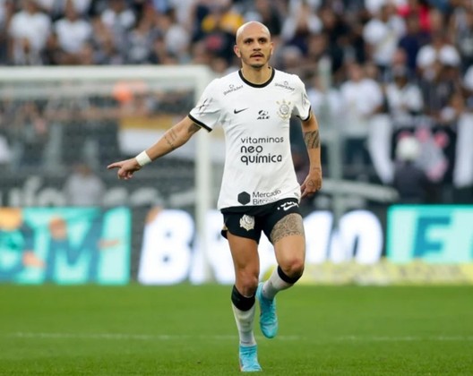Fábio Santos será desfalque na capital paranaense