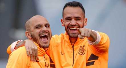 Fábio Santos e Renato Augusto nesta sexta-feira (30)