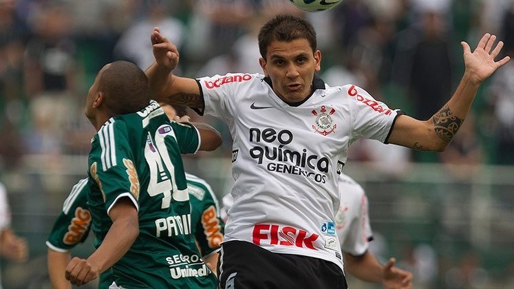 Fábio Santos, lateral-esquerdo do Corinthians nesta temporada, fazia parte do elenco corintiano e foi titular na partida que confirmou o quinto Brasileirão do clube. 