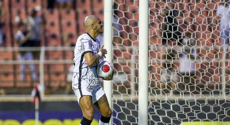 Fábio Santos tem história no Corinthians e tem sua importância dentro do elenco. Entretanto, ele é reserva na equipe de Vitor Pereira, atuando em apenas três partidas do Brasileirão 2022. É uma opção para quem precisa de lateral-esquerdo e experiência