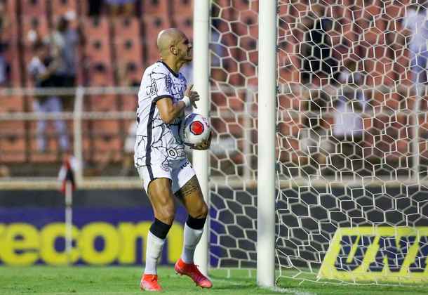 Fábio Santos tem história no Corinthians e tem sua importância dentro do elenco. Entretanto, ele é reserva na equipe de Vitor Pereira, atuando em apenas três partidas do Brasileirão 2022. É uma opção para quem precisa de lateral-esquerdo e experiência