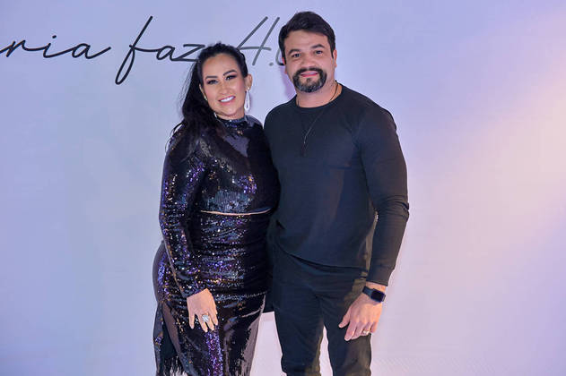 A jornalista Fabiola Gadelha posou ao lado do marido, o dentista Bruno Amaral
