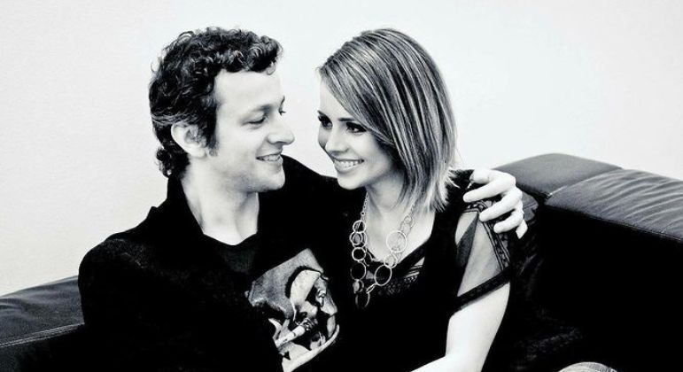 Sandy e Lucas Lima pegaram meio mundo de surpresa ao anunciar, nesta segunda-feira (25), o fim do relacionamento de 24 anos — sendo 15 de casamento. A decisão foi comunicada por meio de uma mensagem nas redes sociais. 'Não foi uma decisão fácil, nem impulsiva. Com altos e baixos, às vezes mais felizes, às vezes menos, mas sempre inteiros e dispostos a fazer o nosso melhor. E fizemos', disseram eles, na publicação 