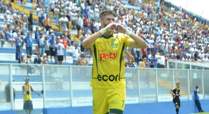 Fabrício Daniel comemora gol da vitória do Mirassol contra o Água Santa