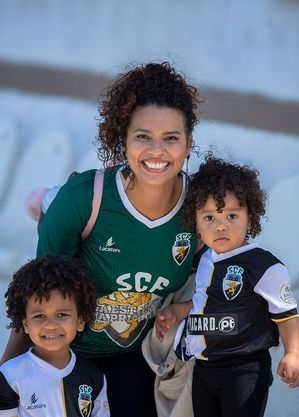 Priscila e os pequenos Lucca e Luna vivem felizes na cidade de Faro