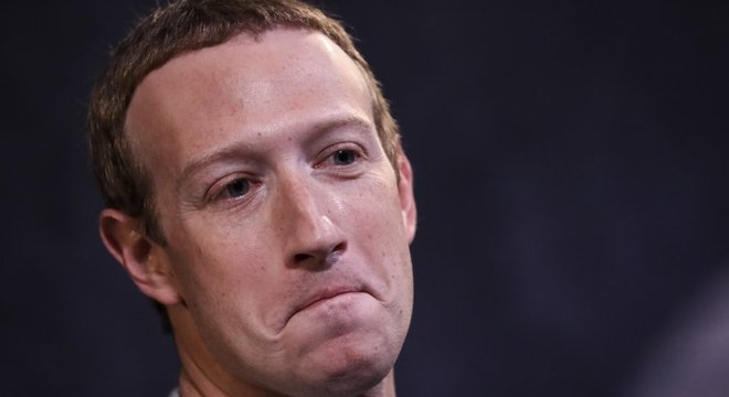 O executivo-chefe do Facebook, Mark Zuckerberg, supervisiona os quatro aplicativos mais baixados da década