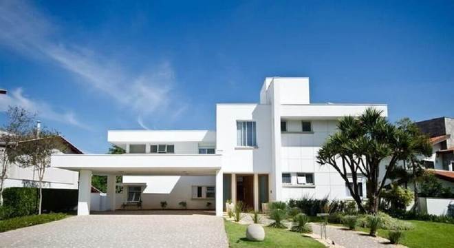 fachada de casa branca