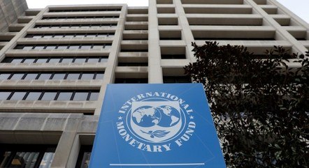 Em 2023, FMI vê país com o segundo pior desempenho