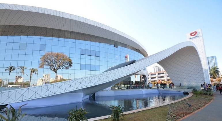 Fachada do novo templo da Igreja Universal em Brasília