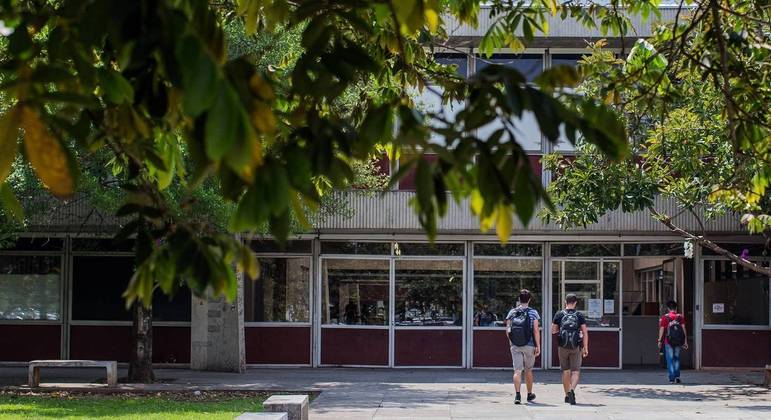 Fachada do prédio de engenharia civil da USP