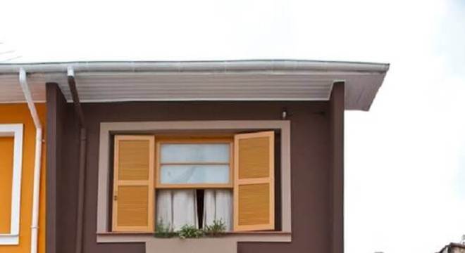 fachada marrom com cores de casas