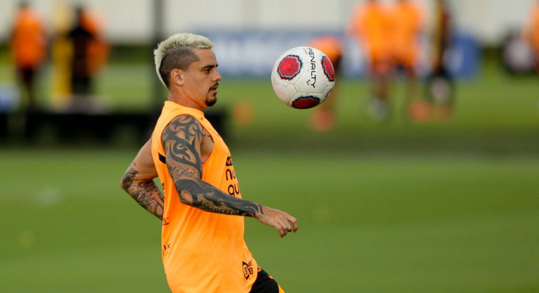 Lado direito do ataque corintiano é responsável por 7 dos 18 gols