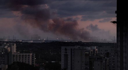 Cortina de fumaça é vista nos céus de Gaza