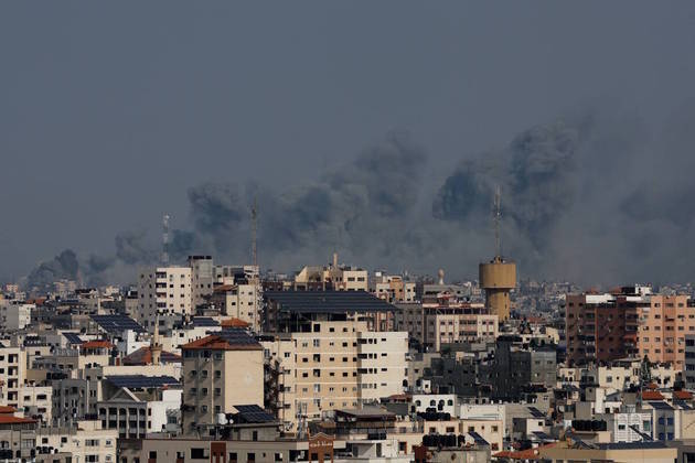 Com caminhões proibidos de acessar o território, a situação humanitária em Gaza foi se deteriorando hora após hora. Países envolvidos nas negociações, como Egito, EUA e Catar, discutiam com Israel a possibilidade de uma pausa humanitária