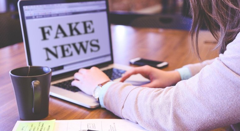 Nova modalidade de notícia chega ao país e promete ter vindo para ficar: a ex-fake news
