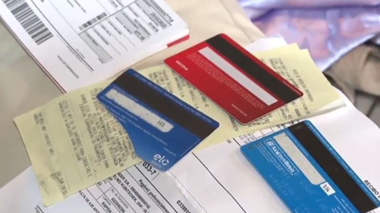 Janeiro é um mês para preparar o bolso para as contas que chegam todo início de ano. Tem aluguel, IPVA, IPTU, material escolar... Haja planejamento para deixar tudo em dia! Por isso, o Fala Brasil preparou dicas para não entrar no vermelho logo no primeiro mês e seguir 2023 sem dívidas. Confira!