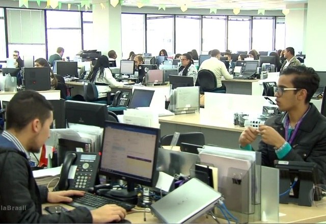 O currículo é o primeiro meio de contato de um candidato com o empregador. De acordo com os recrutadores, em tempo de desemprego, uma forma de conseguir se destacar é não ser mais do mesmo