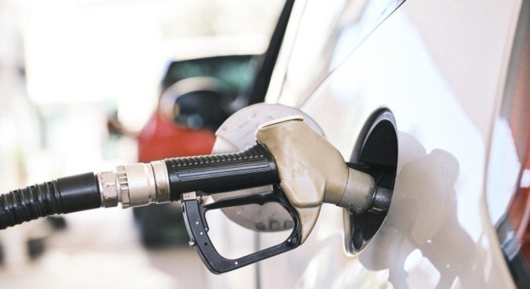 Estudo revela que alta do preço da gasolina foi a que mais impactou o bolso de 24% dos brasileiros
