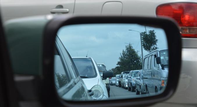 Estudo revela que 28% dos brasileiros ficam de duas a três horas no trânsito