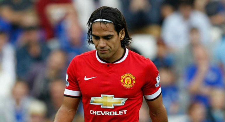 Falcão havia sido oferecido por cerca de 3 milhões de dólares ao Peixe. No ano seguinte, foi vendido por 5,5 milhões de dólares ao Porto, tendo passado depois por Atlético de Madrid, Monaco, Manchester United e Chelsea.