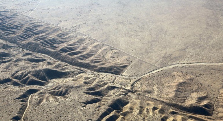 A falha geológica de San Andreas, na Califórnia, a mais famosa do mundo, é visível da superfície