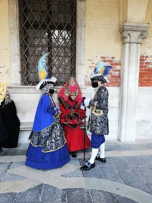 Falier fazia parte de uma das famílias mais nobres e poderosas de Veneza e decidiu criar uma celebração em que a população pudesse festejar antes do início da quaresma. A ideia repercutiu muito bem entre os locais, que festejaram durante dias.