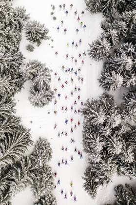 Falling Skiers imagem campeão do Drone Photo Awards na categoria esportes 