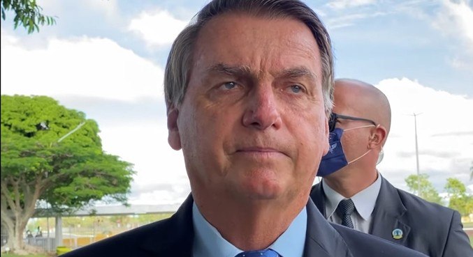 Falta de oxigênio é culpa do governo do Amazonas, diz Bolsonaro