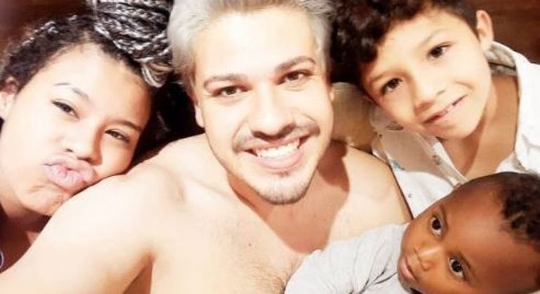 Ricardo tinha como amante o homem que hoje é o namorado de seu ex-companheiro