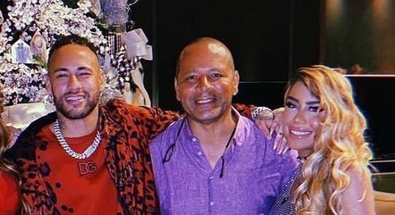 Neymar Jr. ao lado do pai e da irmã, Rafaella
