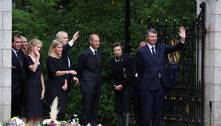 Membros da família real participam de culto religioso em memória da rainha Elizabeth 2ª na Escócia