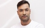 Bruno CamargoAntes de ficar conhecido como o bombeiro da Eliana, o modelo e
professor de Educação Física trabalhou como príncipe de festas de 15 anos. Será
que Bruno já arrancava suspiros desde adolescente? 