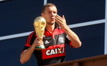 Campeão da Copa do Mundo em 2014, Podolski desde essa época mostrou carinho e apoio ao Flamengo. Alemão usa as redes sociais de vez em quando para mostrar a torcida pelo time da Gávea. Já chegou a ser especulado no clube, mas nunca se concretizou