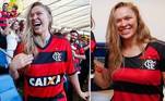 A lutadora Ronda Rousey foi em um jogo no Maracanã entre Flamengo e Santos, em 2015. Ela agradeceu a oportunidade ao Rubro-Negro e disse ter um enorme carinho pelo clube