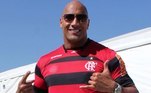 O ator Dwayne Johnson, mais conhecido como 'The Rock', posou com a camisa do Flamengo no Rio de Janeiro, em 2011