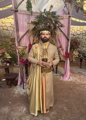 Farid Sad como rei de Tiro, em "Reis"