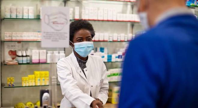 Em razão da maior procura, pacientes que realmente precisaram da cloroquina (como aqueles acometidos por lúpus e artrite reumatoide) sofreram nos últimos meses com o desabastecimento e o aumento de preço das farmácias