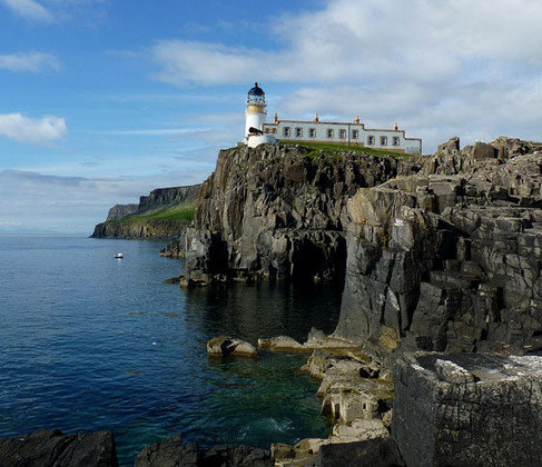 Farol de Neist Point, Escócia - Fica na Ilha de Skye, maior do arquipélago das Hébridas. Construído em 1900, fica à beira de gigantescas falésias. 
